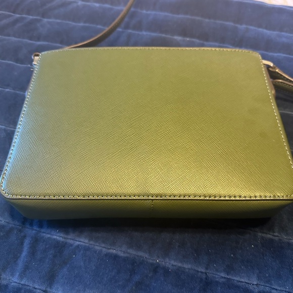 Kate Spade Purse - Picture 1 of 3